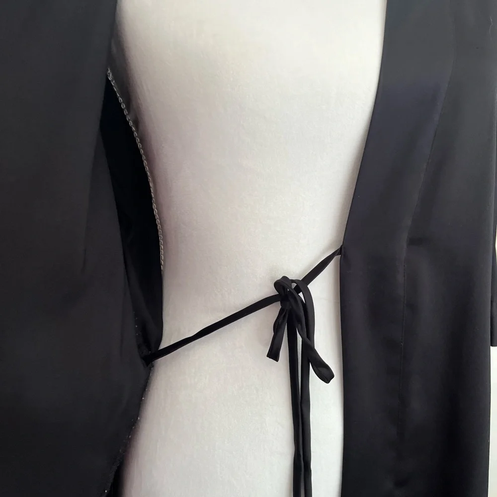 VS Robe - Picture 5 of 9